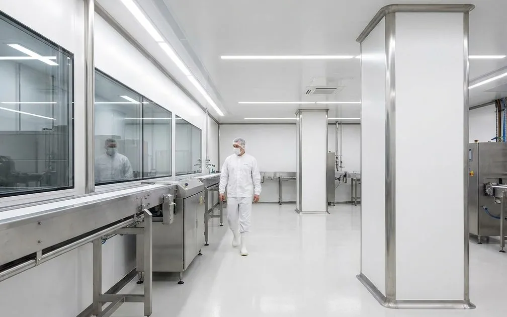 Food Panel vs Sandwich Panel Biasa: Kapan Wajib Upgrade ke Food Grade?