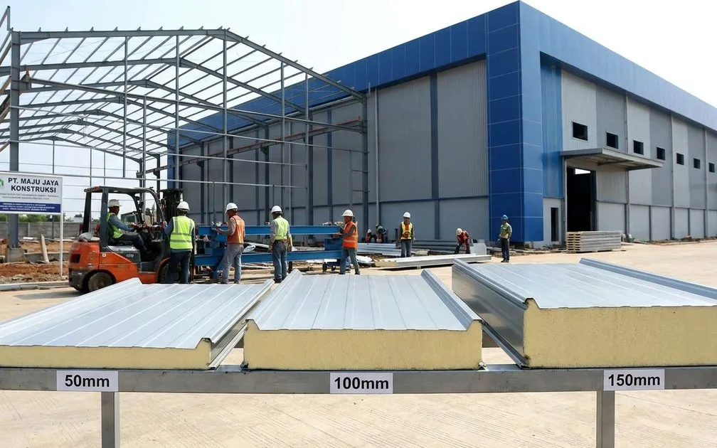Panduan Memilih Ketebalan Sandwich Panel: 50mm, 75mm, 100mm & 150mm