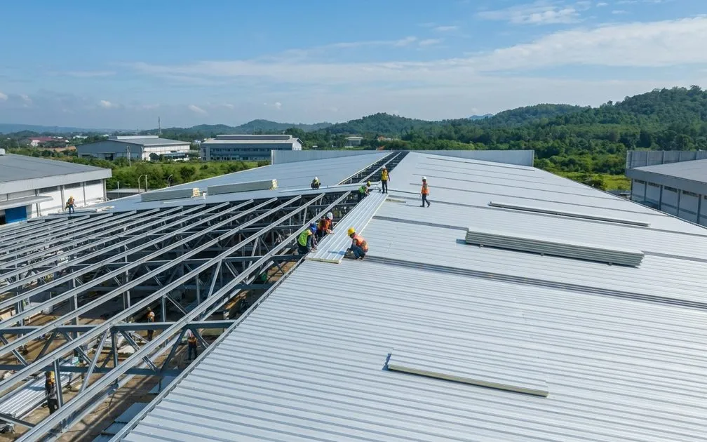 Atap Sandwich Panel Pabrik: Material, Ketebalan & Instalasi